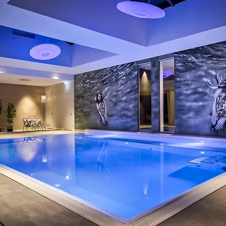 Отель Der Valk 4*